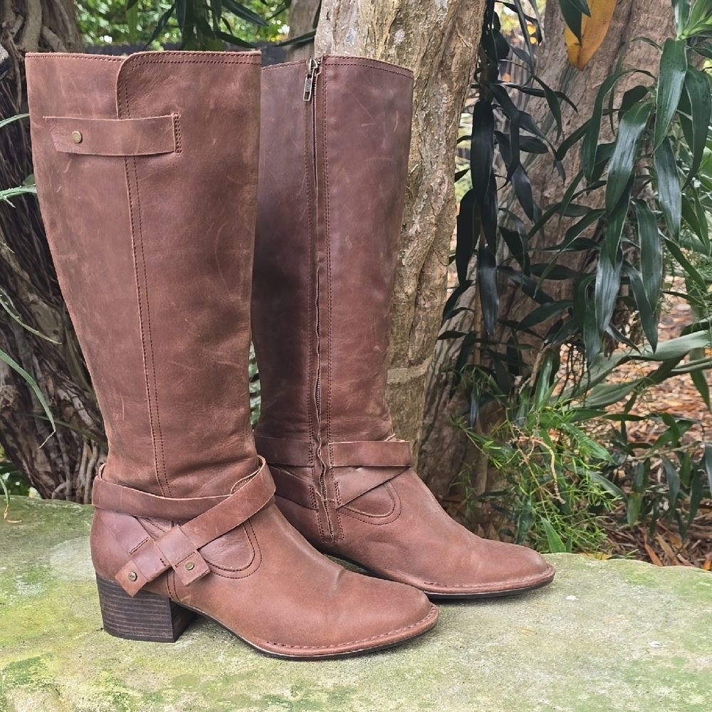 Ugg Bandara brown Leather Knee-High Boots. Sz 11. Gently worn condition